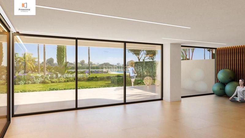 Foto edda31eb-e5c1-4322-9551-9e337563fe7b. Planta baja exclusiva promoción de innovador diseño en el paseo marítimo de Los Álamos en Torremolinos