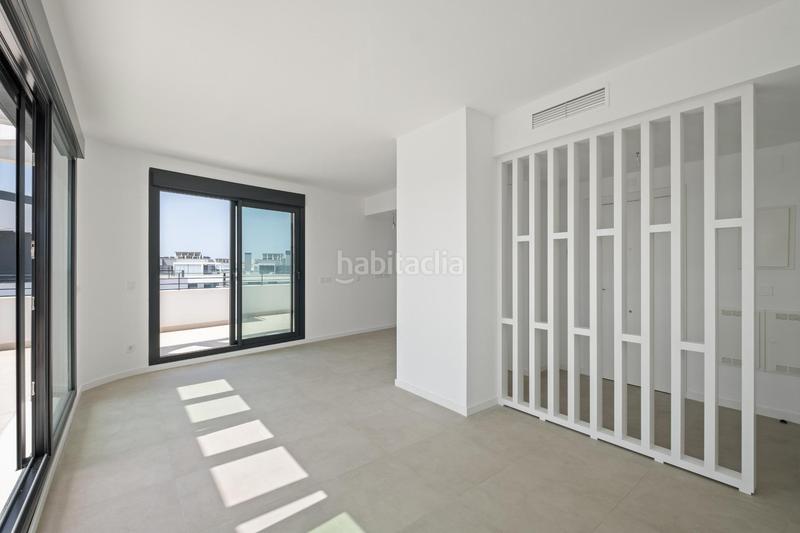 Foto 96299b0d-80a9-4983-b69c-c421d75b0fda. Ático  con vistas panorámicas al paseo marítimo de Los Álamos! en Torremolinos