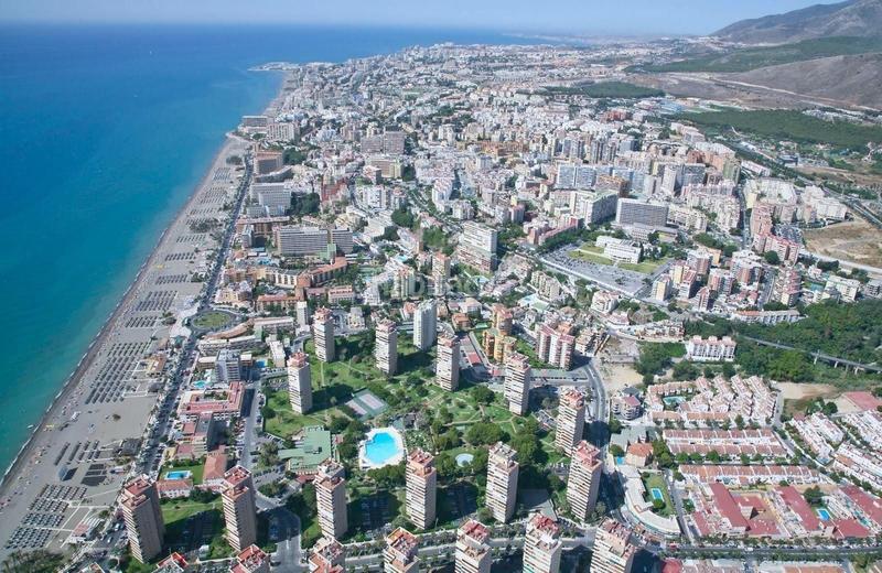 Foto c88c1413-5773-4fbf-9289-ff2caf9a7129. Ático  con vistas panorámicas al paseo marítimo de Los Álamos! en Torremolinos