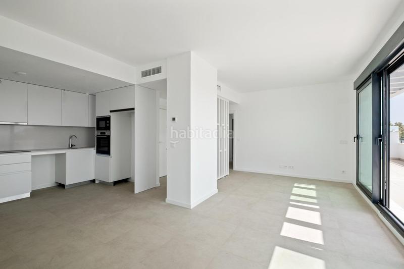 Foto e0159571-9c7a-4ba4-b092-965dc5b1a008. Ático  con vistas panorámicas al paseo marítimo de Los Álamos! en Torremolinos