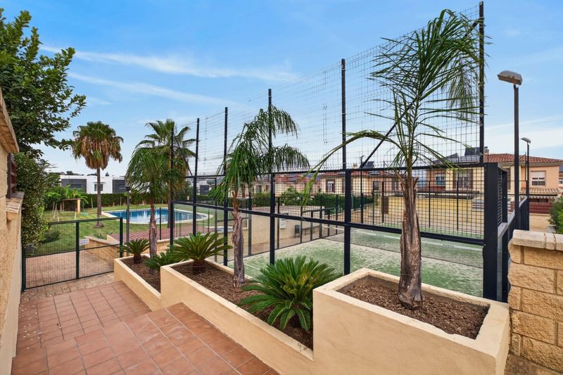 Foto b530996d-b4e5-430d-a27f-89f7c0e65dd3. Semi detached house with parking pool in Capellanía - Retamar Alhaurín de la Torre