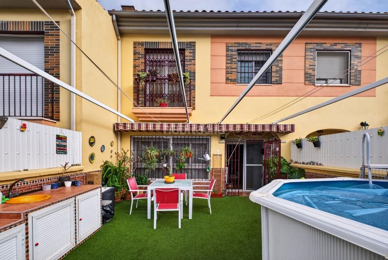 Foto b865bc85-fa72-42e4-b97f-7336dd108b7d. Semi detached house with parking pool in Capellanía - Retamar Alhaurín de la Torre