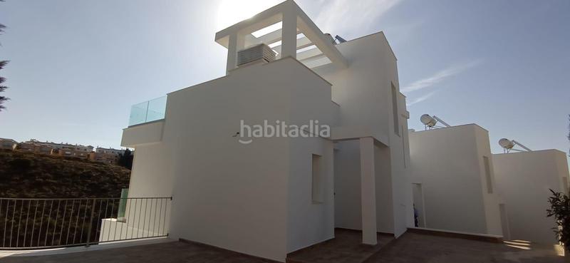 Foto 0f3ca349-1bc8-427c-8b33-76d1dafd30cc. Casa pareada casas adosadas y pareadas a estrenar, terraza amplia, vistas al mar, piscina comunitaria en Fuengirola