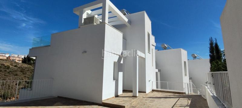 Foto d8b2fd67-14f1-4ca8-bfdf-51cab9a419e3. Casa pareada casas adosadas y pareadas a estrenar, terraza amplia, vistas al mar, piscina comunitaria en Fuengirola
