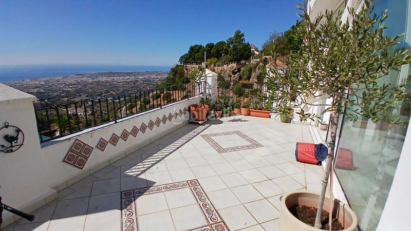 Foto 285d928c-cf0a-4df0-9053-b32335ed3b1e. Piso fabuloso piso pueblo con increíbles vistas al mar en Mijas