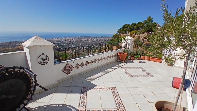 Foto 37fd1154-8d31-4ef5-85a0-b453b8a4f1d7. Piso fabuloso piso pueblo con increíbles vistas al mar en Mijas