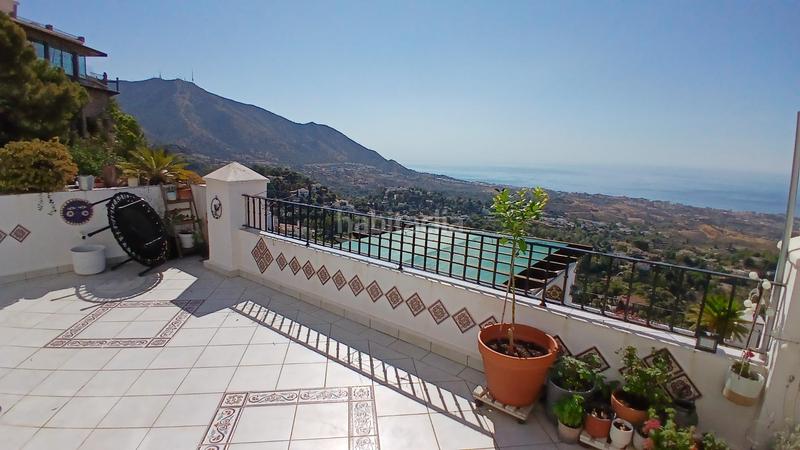 Foto adce4355-e73d-4dd1-89cf-28777ae8c4b7. Piso fabuloso piso pueblo con increíbles vistas al mar en Mijas