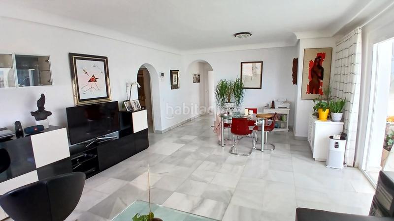Foto b6074b09-78c1-4218-8c80-5bc8bcf085a9. Piso fabuloso piso pueblo con increíbles vistas al mar en Mijas