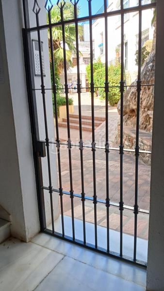 Foto c4314abf-d9ab-4ed7-84c9-ff92cb20bb29. Piso fabuloso piso pueblo con increíbles vistas al mar en Mijas