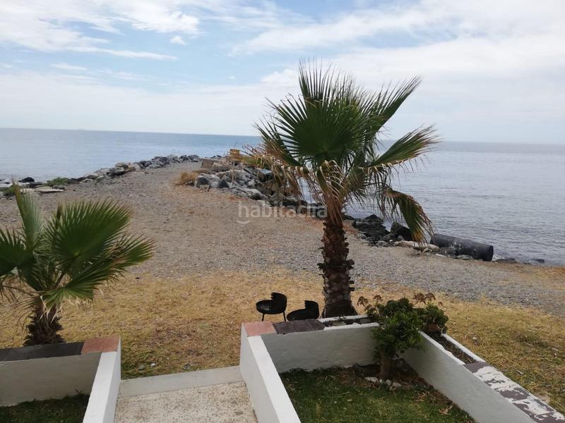 Foto b2c3ca00-108b-4b90-9a9b-1469f30b5b1a. Piso  en la mismísima playa en torremuelle en Benalmádena