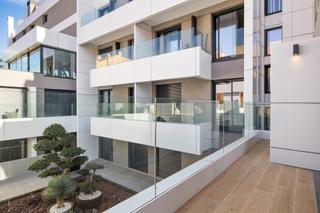 Apartament a Puerto Deportivo. Descubre tu nuevo hogar en el corazón de fuengirola!