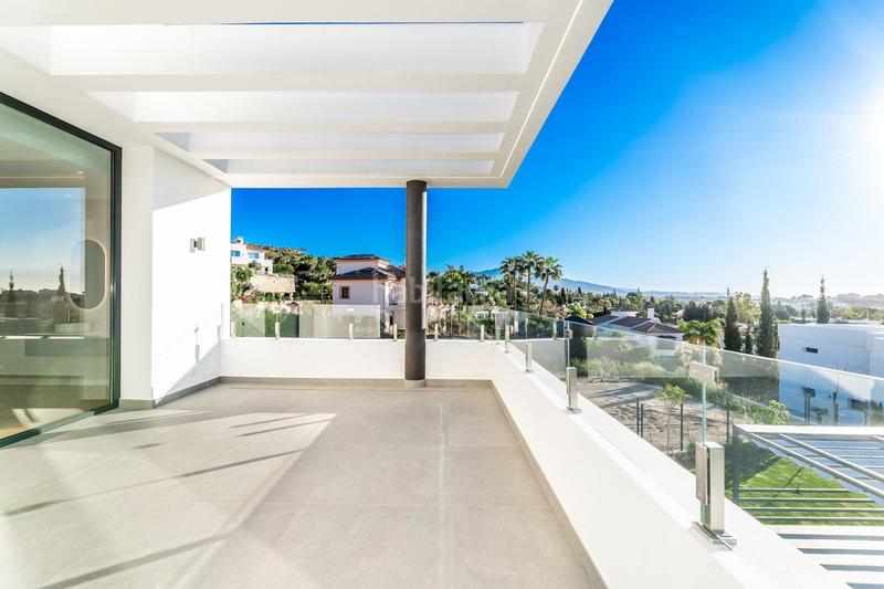 Foto 58a837bd-d006-42ad-a86a-0b4eb70b332a. Chalet con riscaldamento parcheggio piscina in Cancelada Estepona