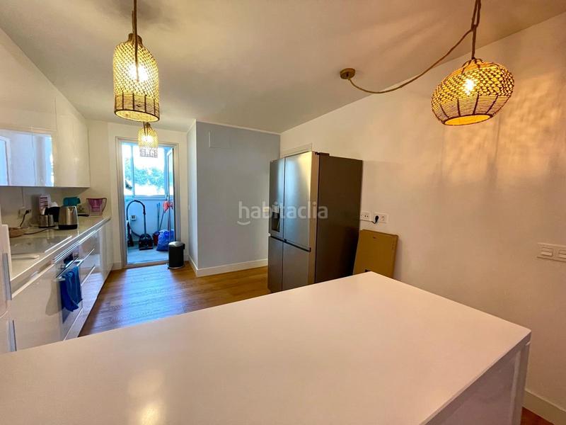 Foto b497bdaa-a8d7-43ca-a443-bc7d5b6267d5. Apartamento  de 3 dormitorios con vistas al mar, a 200m de la playa en Mijas