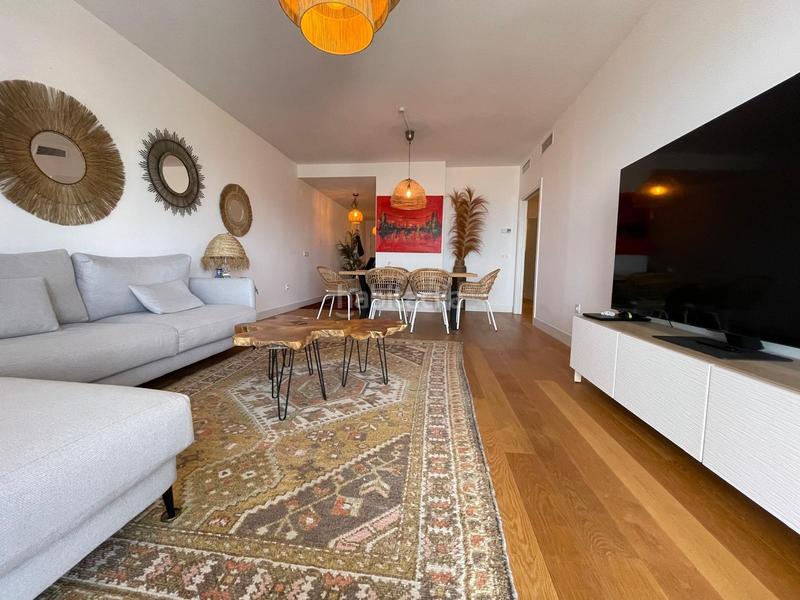 Foto d46a9906-8fce-48f3-9349-c6d20c28df3f. Apartamento  de 3 dormitorios con vistas al mar, a 200m de la playa en Mijas