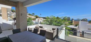 Casa adossada a Casablanca - La Viñuela. Villa moderna con vistas panorámicas en torremuelle