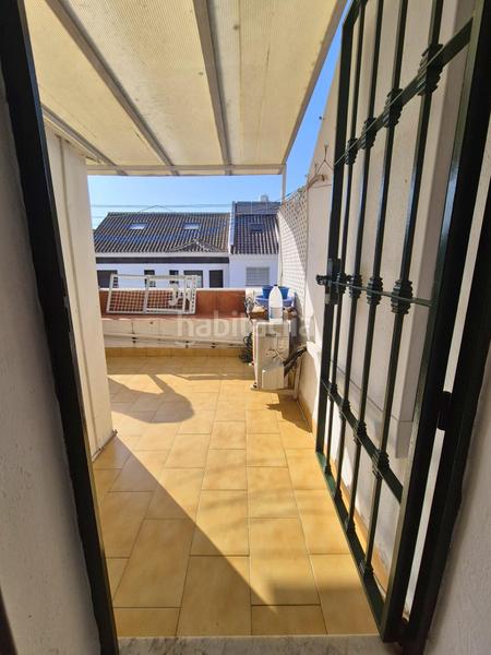 Foto 046e9988-7dcf-47f1-bc2f-e2f7b522558e. Casa adosada tu espacio soñado con potencial en Los Boliches en Fuengirola