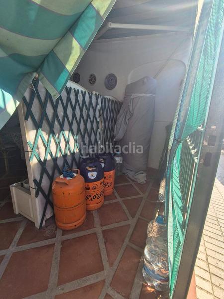 Foto 0c7cc70b-faba-4c2e-8bfc-4a8e5c678e04. Casa adosada tu espacio soñado con potencial en Los Boliches en Fuengirola
