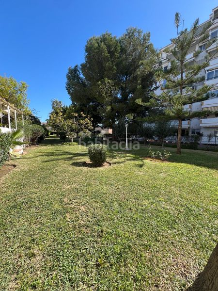 Foto 1a4afb2d-72fb-4542-975e-6d20806b80ab. Casa adossada amb piscina a Los Boliches Fuengirola