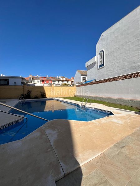 Foto 2129439b-18ae-4dad-8f58-acd9c7f9ff95. Casa adossada amb piscina a Los Boliches Fuengirola