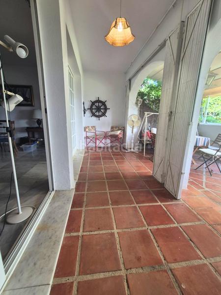 Foto 5b1e70b9-725d-407a-9120-8e9aa3ce7f34. Casa adosada tu espacio soñado con potencial en Los Boliches en Fuengirola