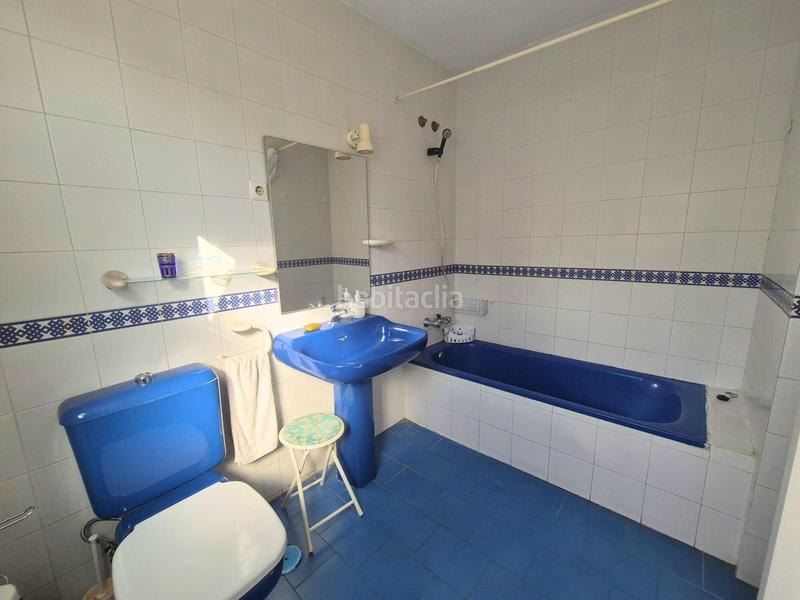 Foto 5f97854d-f506-47f0-a749-7015d86dd108. Casa adosada tu espacio soñado con potencial en Los Boliches en Fuengirola