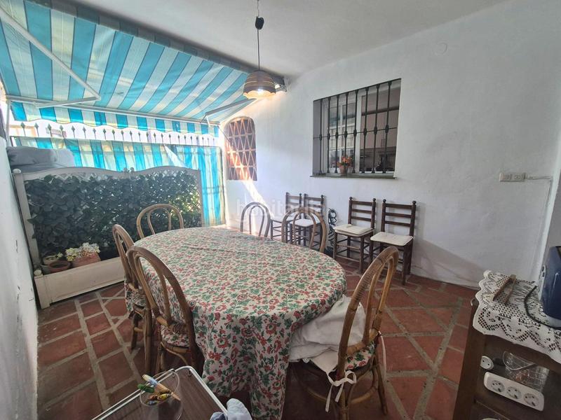 Foto 6c4c0df4-3a08-4bbd-bb91-080c31e1f3dc. Casa adosada tu espacio soñado con potencial en Los Boliches en Fuengirola