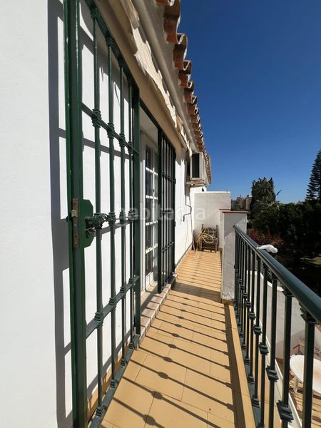 Foto 8a231155-be91-4895-82e1-91a3e5d6ed0b. Casa adossada amb piscina a Los Boliches Fuengirola