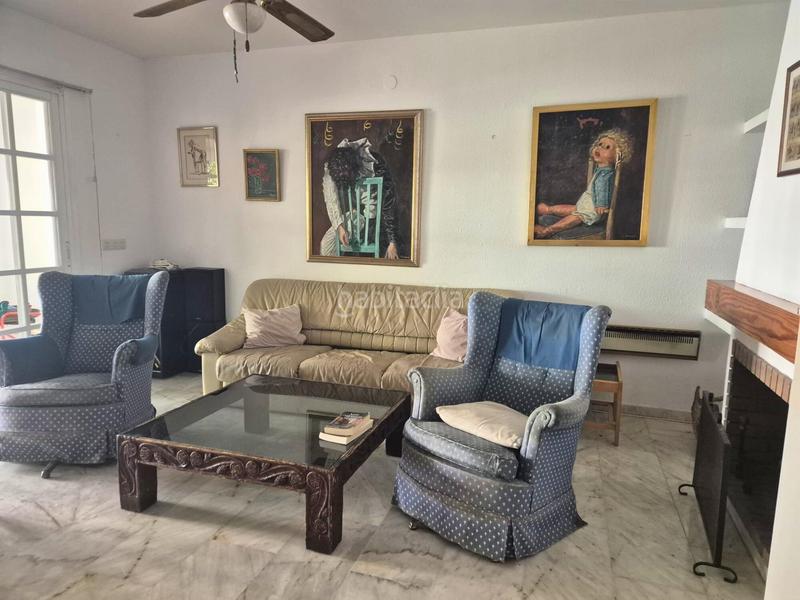 Foto 90265491-6967-417b-9a18-7361c5d4adad. Casa adosada tu espacio soñado con potencial en Los Boliches en Fuengirola