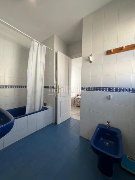 Foto a25637c0-f016-479e-aab4-64aaaa25179f. Casa adossada amb piscina a Los Boliches Fuengirola