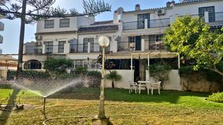 Casa adossada a Los Boliches. Tu espacio soñado con potencial en los boliches