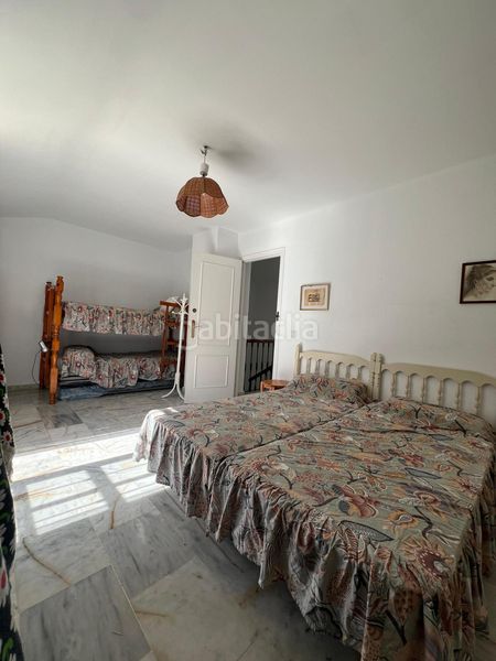 Foto b5445a30-f402-43fb-a090-146de238e252. Casa adossada amb piscina a Los Boliches Fuengirola