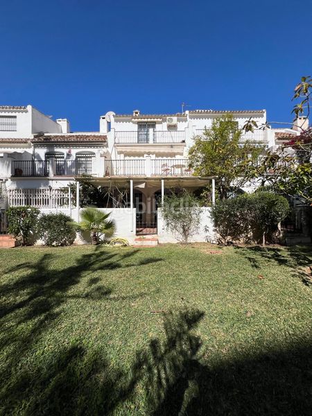Foto cbb353f8-da8e-461e-9494-99121a455fa6. Casa adossada amb piscina a Los Boliches Fuengirola