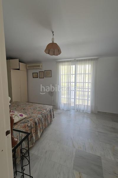 Foto d72a53f5-7e45-430a-a2bc-6246d369e7c0. Casa adosada tu espacio soñado con potencial en Los Boliches en Fuengirola