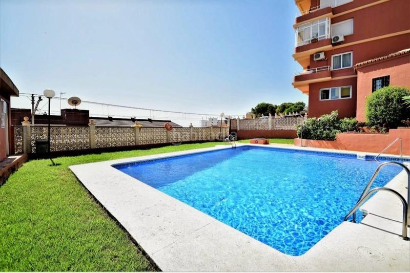 Foto e31d71b9-ecb3-456d-b51d-bbe95d1aad76. Studiowohnung mit heizung pool in Montemar Torremolinos