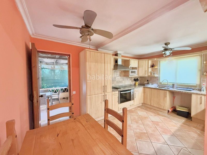 Foto b70cbf6d-4da3-4a62-b6d2-a3a34b654095. Casa aparellada amb aparcament piscina a campo de Mijas Mijas