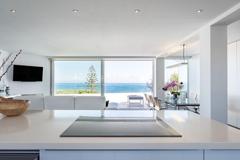 Foto 47629dd0-c256-40ae-8e96-3c99027f7227. Àtic amb aparcament a Calahonda Mijas