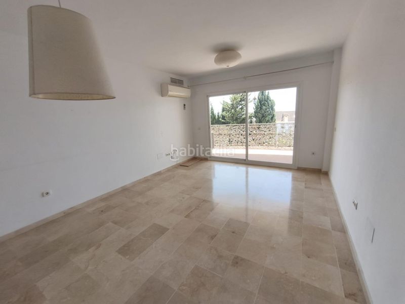 Foto 3e6ab998-013d-42b2-8917-dd853b659ab3. Apartament amb aparcament piscina a Los Pacos Fuengirola