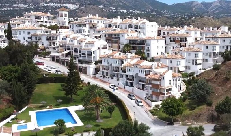 Foto 95957da3-1887-4068-ad9f-6ae39fbf3090. Apartament amb aparcament piscina a Mijas pueblo Mijas