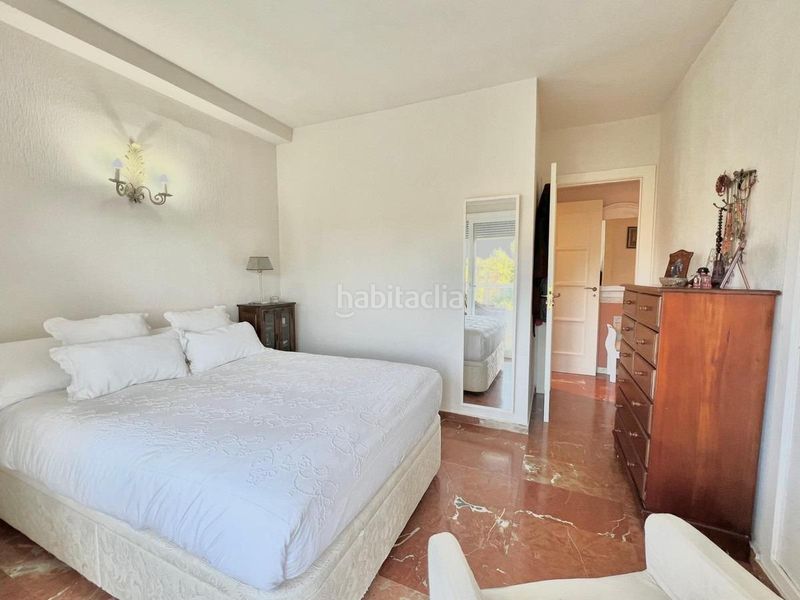 Foto 954b247a-32c3-4a41-aff9-359e0495f43f. Apartament amb aparcament a Las Chapas - Alicate Playa Marbella