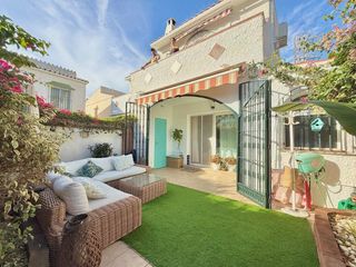 Casa bifamiliare in Calahonda. Casa pareada en venta en calahonda, costa del sol, a pasos de la