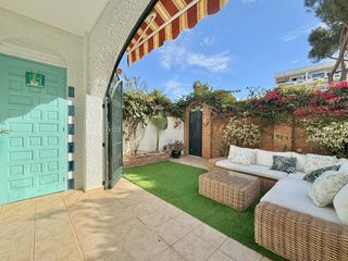 Casa bifamiliare in Calahonda. Casa pareada en venta en calahonda, costa del sol, a pasos de la