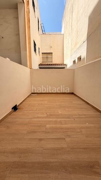 Foto 01f887c9-3024-40bd-b8be-a57e785b5d5b. Apartamento  reformado , segunda línea de playa junto al puerto con licencia turística en Fuengirola