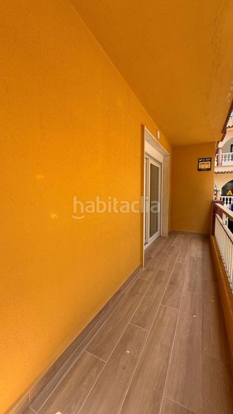 Foto 2a556cea-55da-41a7-ac14-057fd9f7adf6. Apartamento  reformado , segunda línea de playa junto al puerto con licencia turística en Fuengirola