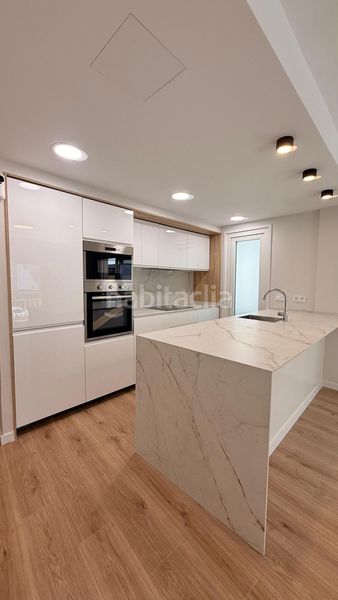 Foto 4019ae62-0d34-4faf-a4cd-c76f153a8b58. Apartamento  reformado , segunda línea de playa junto al puerto con licencia turística en Fuengirola