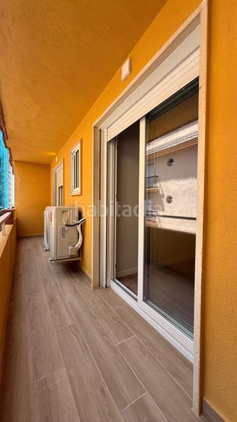 Foto 7651d26c-cf3c-452c-bc0f-89b0ab0b6f49. Apartamento  reformado , segunda línea de playa junto al puerto con licencia turística en Fuengirola