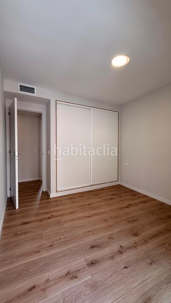 Foto 8d2aed25-403b-42cd-a73e-9c9b370b8d64. Apartamento  reformado , segunda línea de playa junto al puerto con licencia turística en Fuengirola