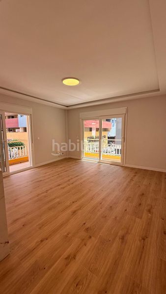 Foto 93e1491c-6ac3-4720-a24c-afec842c1ddb. Apartamento  reformado , segunda línea de playa junto al puerto con licencia turística en Fuengirola