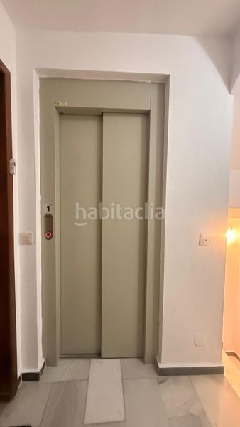 Foto a0642a53-21c9-4028-b0f0-e92989b5d3cc. Apartamento  reformado , segunda línea de playa junto al puerto con licencia turística en Fuengirola