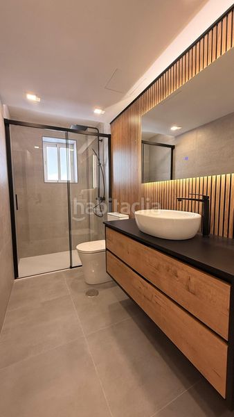 Foto ad40711b-c3a3-4fa6-bd03-5f77ccdf1771. Apartamento  reformado , segunda línea de playa junto al puerto con licencia turística en Fuengirola