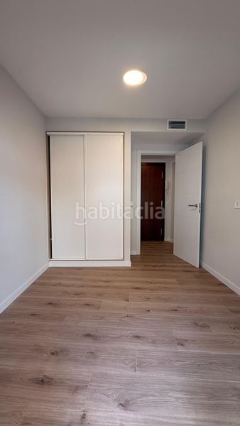 Foto c3f697e7-6450-4c61-8a47-b615d217149b. Apartamento  reformado , segunda línea de playa junto al puerto con licencia turística en Fuengirola